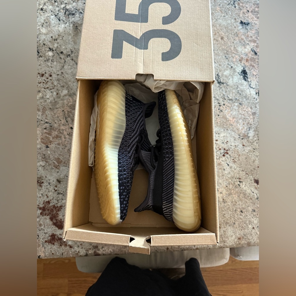 YEEZY BOOST 350 V2 CARBON BLACK